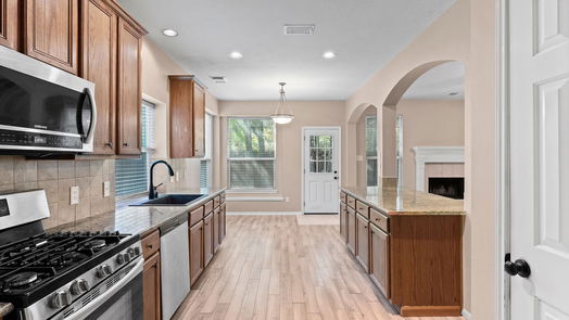 The Woodlands 2-story, 4-bed 14 Prairie Oak Drive-idx