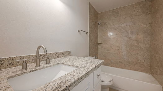Conroe 1-story, 3-bed 415 E Little Oak Court-idx