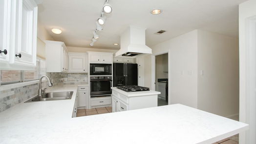 Spring 2-story, 3-bed 26615 Oak Hill Drive-idx