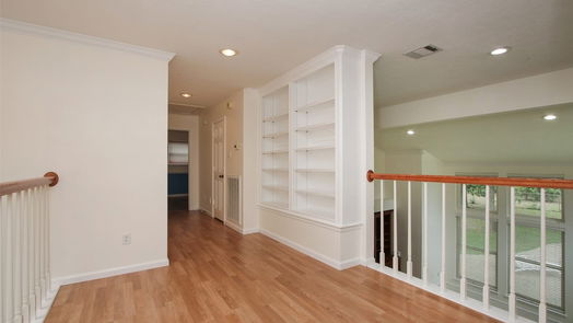 Spring 2-story, 3-bed 26615 Oak Hill Drive-idx