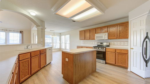 Spring 2-story, 5-bed 518 Anacacho Drive-idx