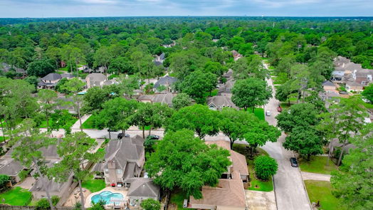 Spring 2-story, 4-bed 18326 Lake Oaks Drive-idx