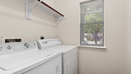 Humble 1-story, 3-bed 2031 Wooded Oaks Drive-idx