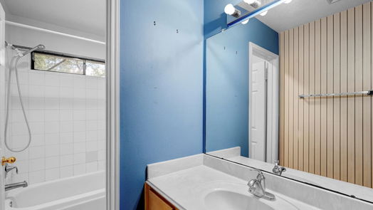 Humble 2-story, 5-bed 2915 Killdeer Lane-idx