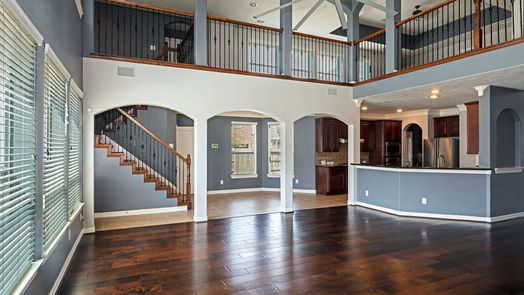Humble 2-story, 5-bed 7810 Trinity Hills Lane-idx