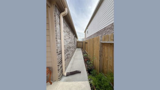 Humble 1-story, 3-bed 10731 Spring Brook Pass Drive-idx