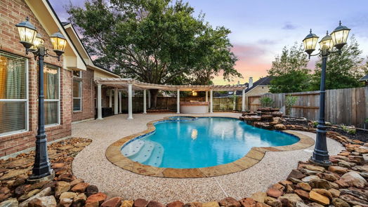 Humble 2-story, 4-bed 14731 Leighwood Creek Lane-idx