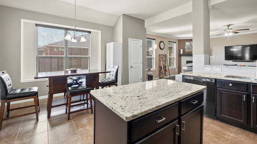 Humble 2-story, 3-bed 9823 Wyatt Shores Drive-idx