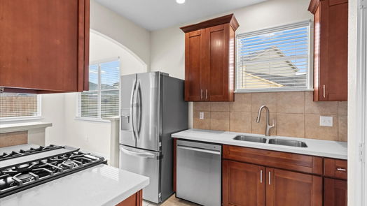 Humble 2-story, 3-bed 15111 Silhouette Ridge Drive-idx