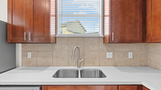 Humble 2-story, 3-bed 15111 Silhouette Ridge Drive-idx