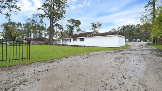 Humble null-story, 4-bed 14343 Smith Road-idx