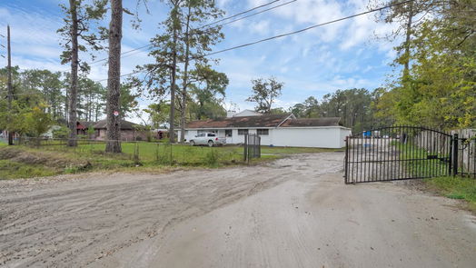 Humble null-story, 4-bed 14343 Smith Road-idx