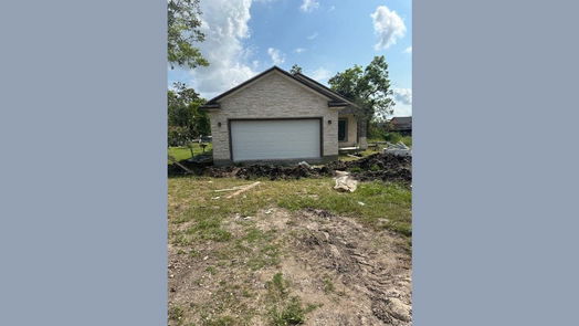 Brazoria null-story, 3-bed 409 E Travis-idx