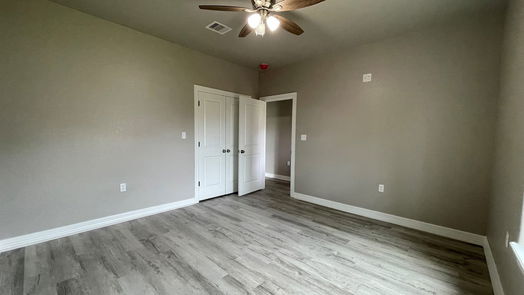 Brazoria null-story, 3-bed 409 E Travis-idx