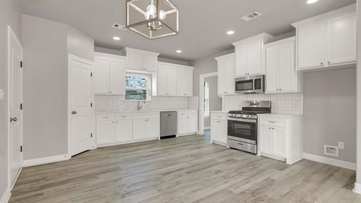 Brazoria null-story, 3-bed 409 E Travis-idx