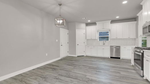 Brazoria null-story, 3-bed 409 E Travis-idx