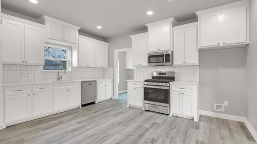 Brazoria null-story, 3-bed 409 E Travis-idx