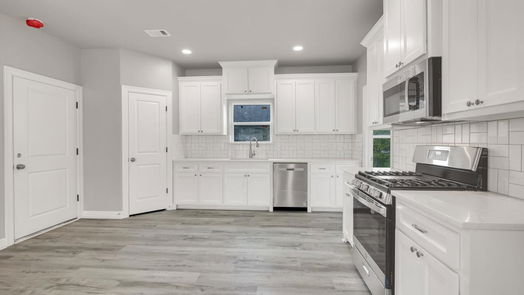 Brazoria null-story, 3-bed 409 E Travis-idx