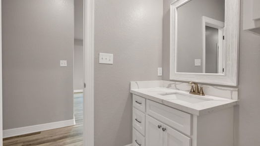 Brazoria null-story, 3-bed 409 E Travis-idx