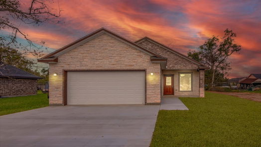 Brazoria null-story, 3-bed 409 E Travis-idx