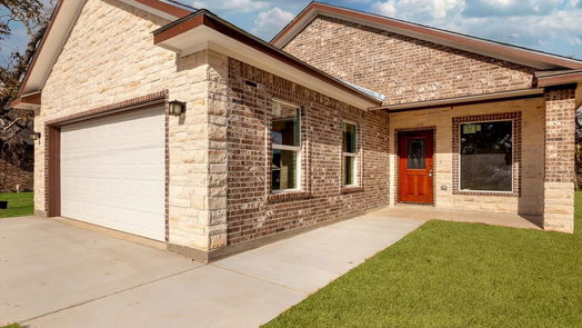 Brazoria null-story, 3-bed 409 E Travis-idx