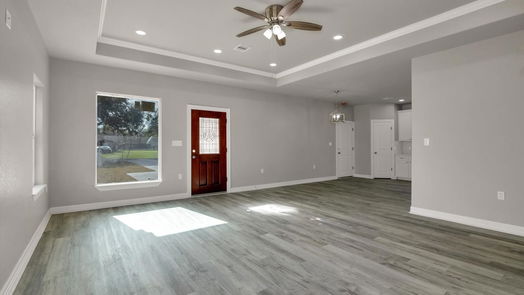 Brazoria null-story, 3-bed 409 E Travis-idx
