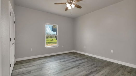 Brazoria null-story, 3-bed 409 E Travis-idx