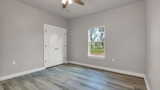 Brazoria null-story, 3-bed 409 E Travis-idx