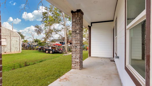 Brazoria null-story, 3-bed 409 E Travis-idx