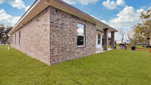 Brazoria null-story, 3-bed 409 E Travis-idx