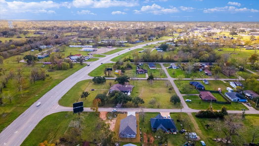 Brazoria null-story, 3-bed 409 E Travis-idx