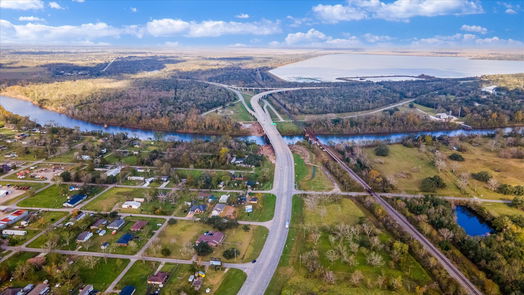 Brazoria null-story, 3-bed 409 E Travis-idx