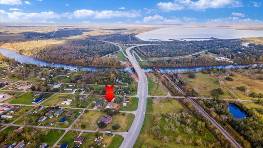Brazoria null-story, 3-bed 409 E Travis-idx