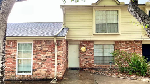 Sealy 2-story, 2-bed 1252 Eagle Lake Road 3-idx
