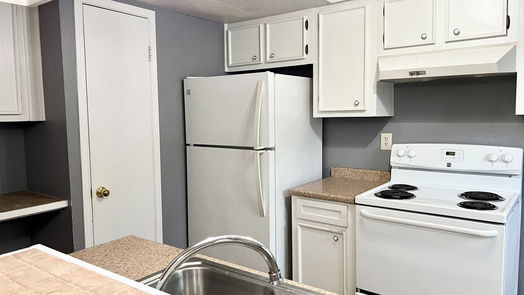 Sealy 2-story, 2-bed 1252 Eagle Lake Road 3-idx