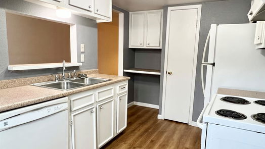 Sealy 2-story, 2-bed 1252 Eagle Lake Road 3-idx