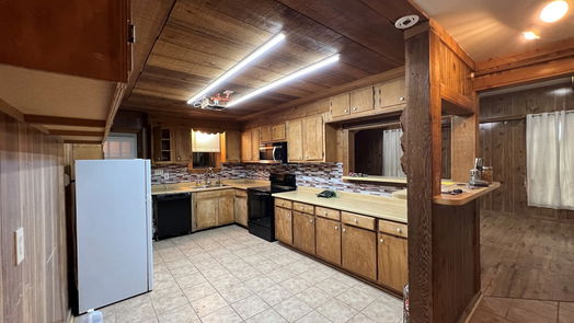 Sealy 2-story, 3-bed 810 Roosevelt Street-idx