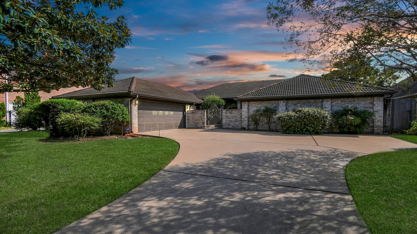 Sugar Land null-story, 4-bed 131 N Keswick Court-idx