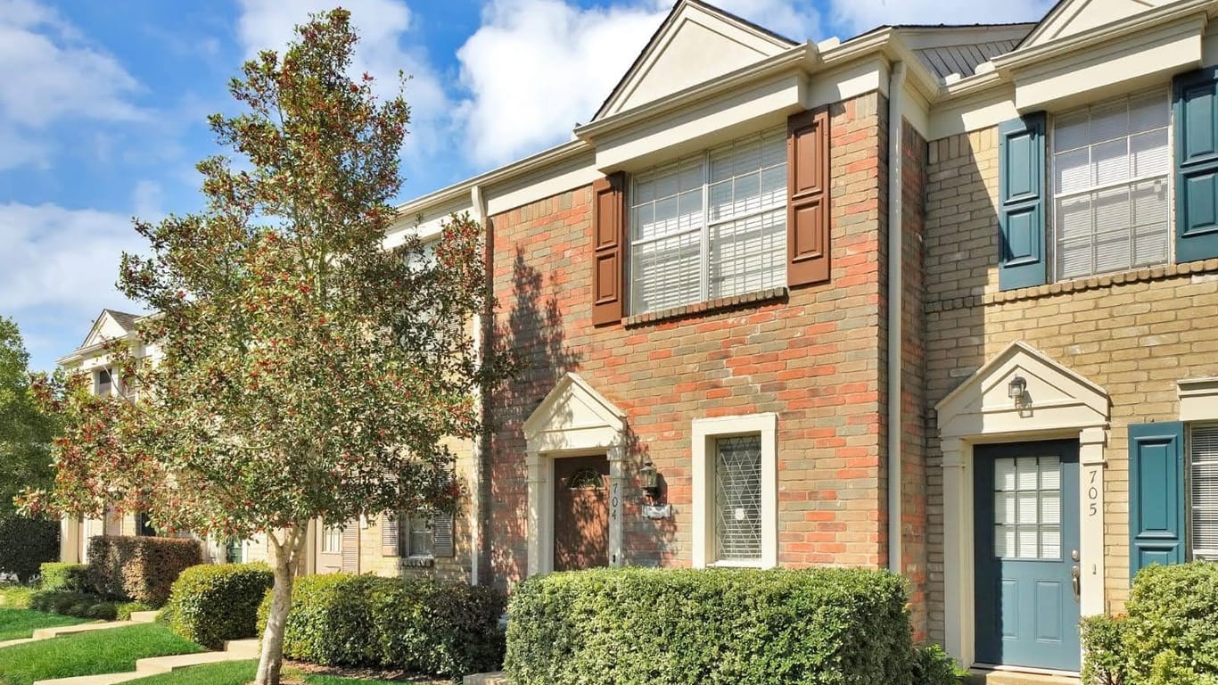 Sugar Land 2-story, 2-bed 2910 Grants Lake Blvd 704-idx