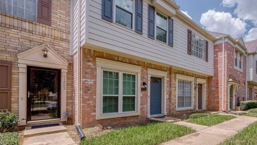 Sugar Land 2-story, 2-bed 2910 Grants Lake Boulevard 1204-idx