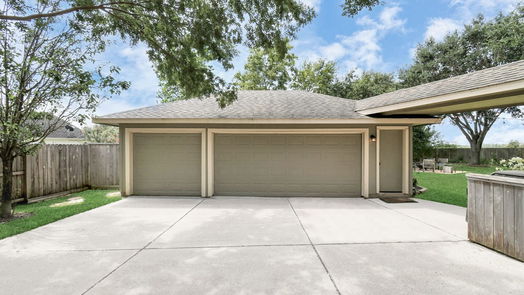 Sugar Land 2-story, 5-bed 6011 E Brook Court-idx