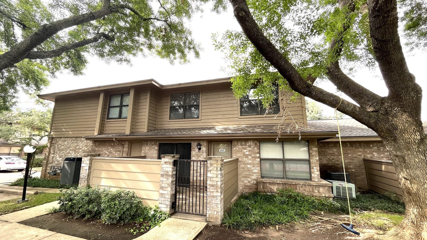 Sugar Land 2-story, 2-bed 2711 Grants Lake Boulevard 203-idx