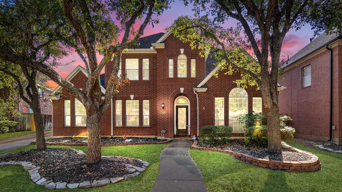 Sugar Land 2-story, 4-bed 7919 Heather Dale Court-idx