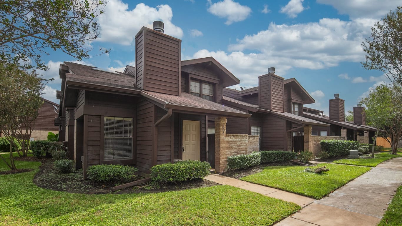 Sugar Land 2-story, 2-bed 2611 Grants Lake Boulevard 204-idx