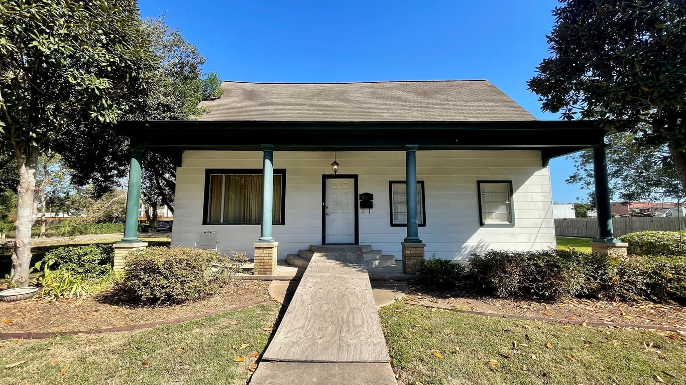 Wharton 1-story, 3-bed 416 W Burleson Street-idx