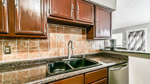 Houston 1-story, 2-bed 15838 Gatebriar Drive-idx