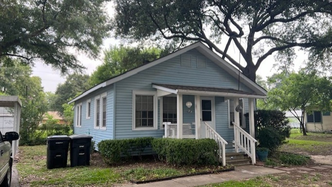 Katy 1-story, 2-bed 5034 E 5th Street E-idx