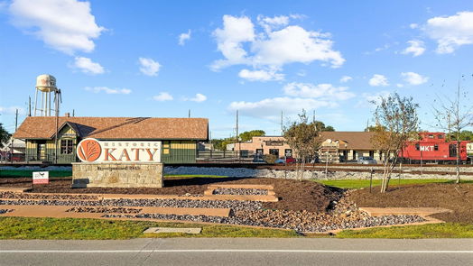 Katy 2-story, 5-bed 5722 Village Green Drive-idx