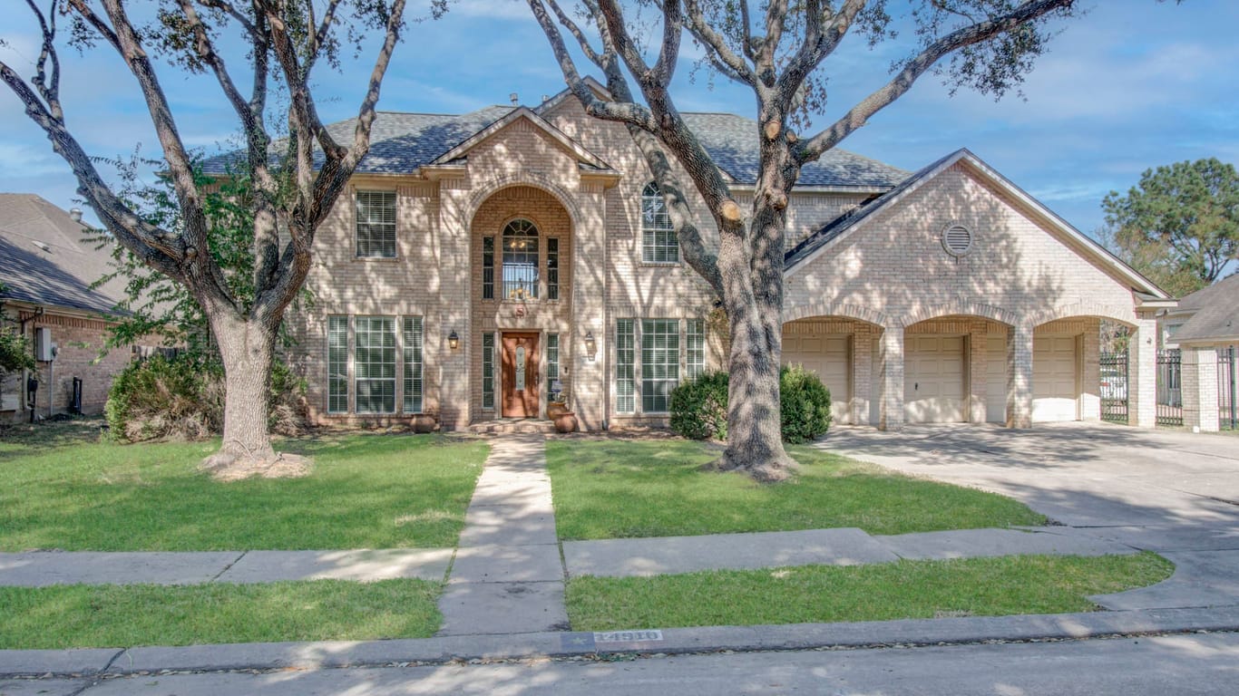 Sugar Land 2-story, 5-bed 14910 Lake Woodbridge Court-idx