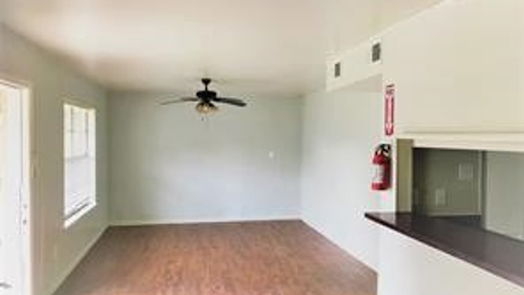 Alvin 2-story, 2-bed 408 E Coombs Street-idx